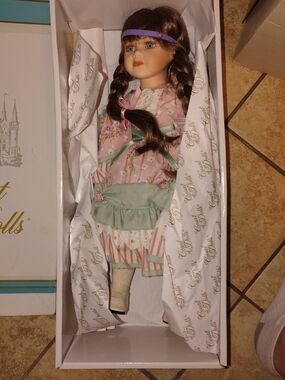 Court Of Dolls "JILL" PORCELAIN 15" Doll By JENNY LE 995/2500 With Tag And Box